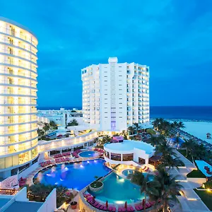 https://krystal-grand-punta-cancun.quintano-roohotels.com